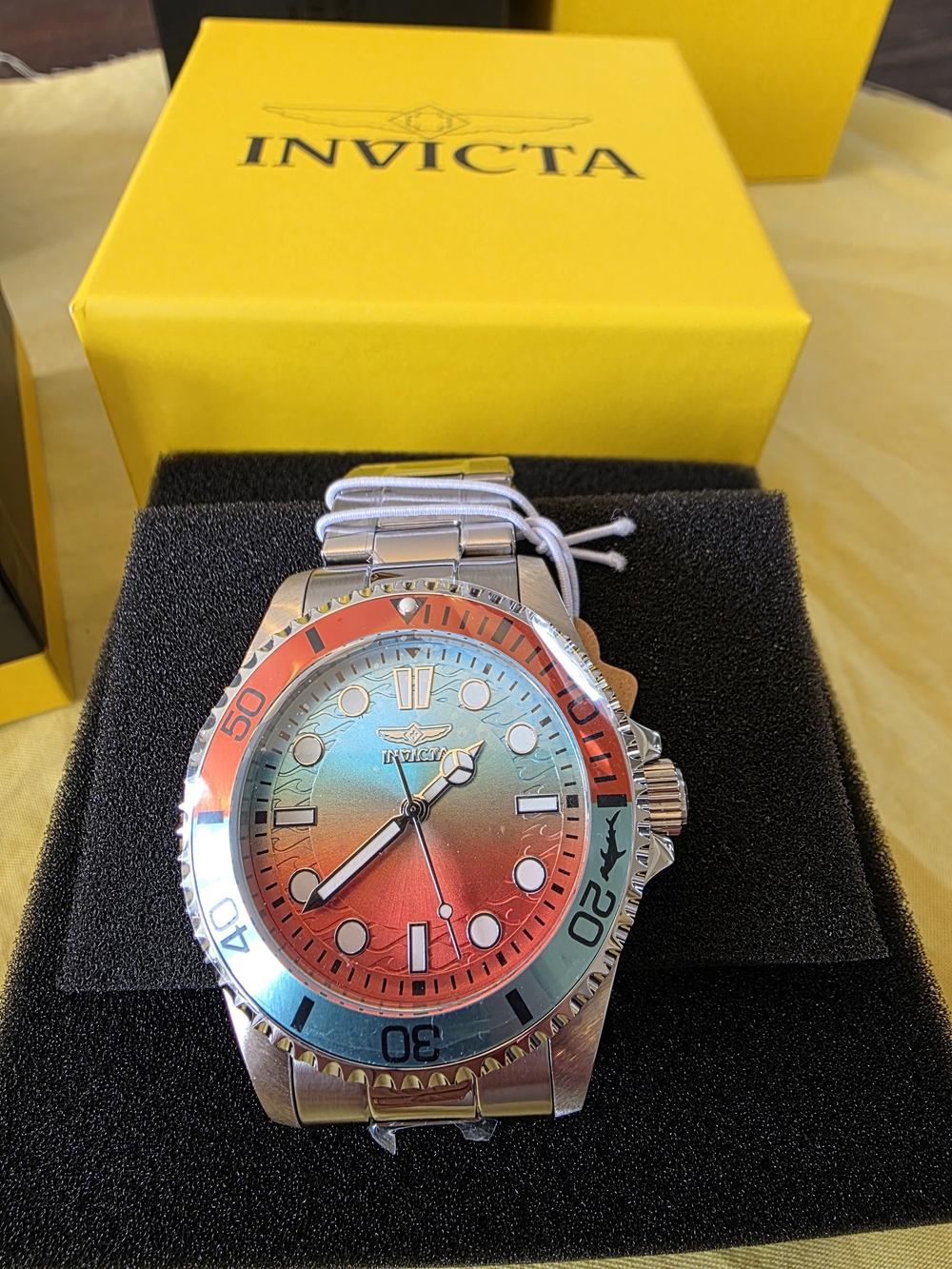 Invicta Pro Diver 50938 Men’s 43mm Blue Orange Gradient Quartz Watch New